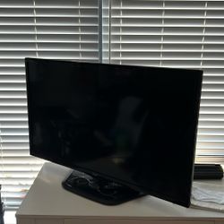 LG 32” Screen TV + Chromecast 
