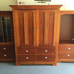 Armoire TV stand 