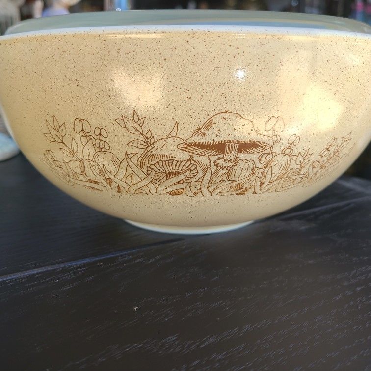 Vintage Pyrex Bowl