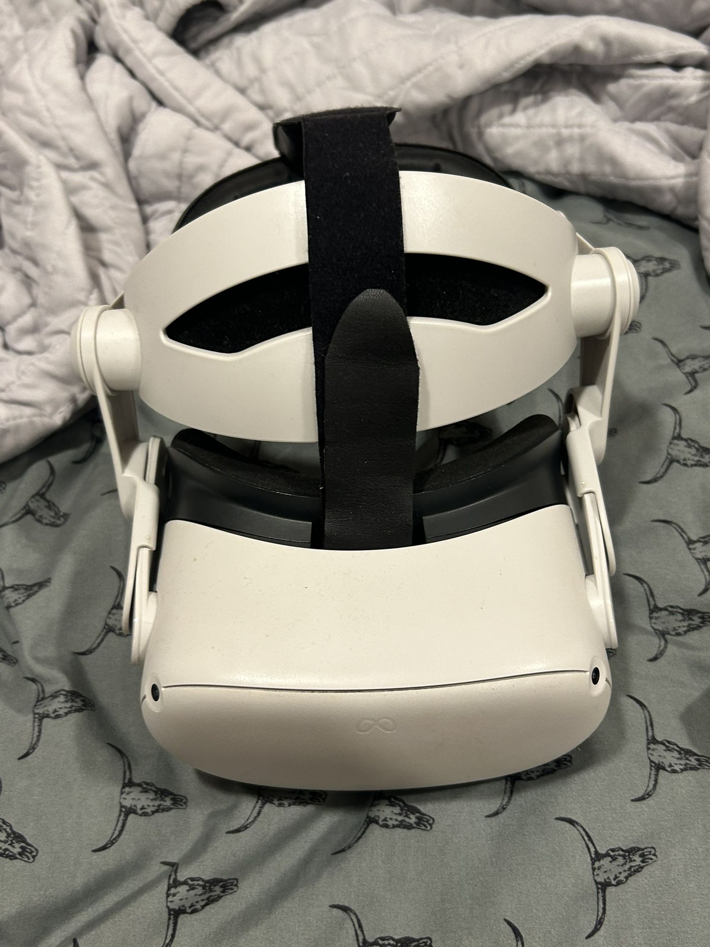 Meta Quest Two Vr Normally Used 2 Working Controllers