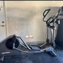 Life Fitness E3 GO Elliptical Cross Trainer