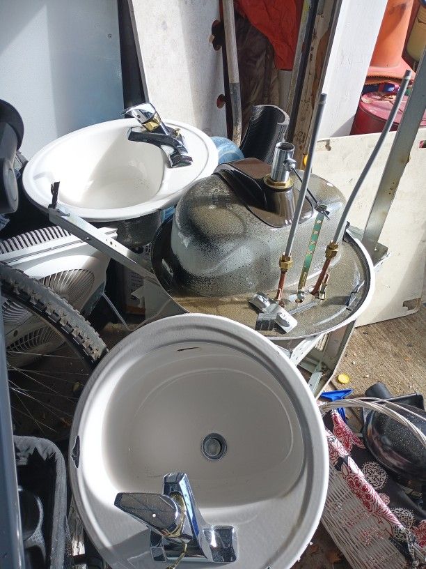 4 Sinks With The Hookups