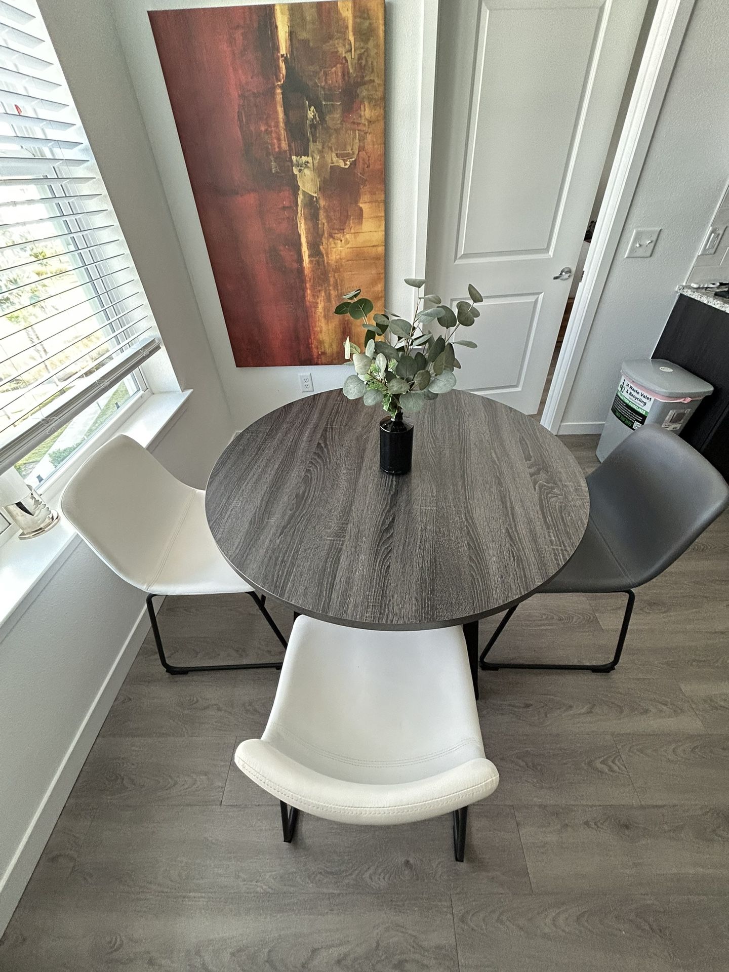 ⭐ “Modern Round Dining Table with 4 Chairs – Excellent Condition”
