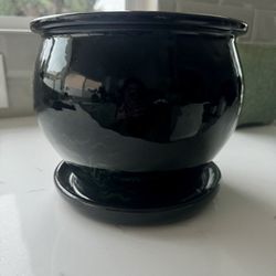 Great Condition Ceramic Planter Pot For Sale $15