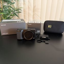 Ricoh GR IV