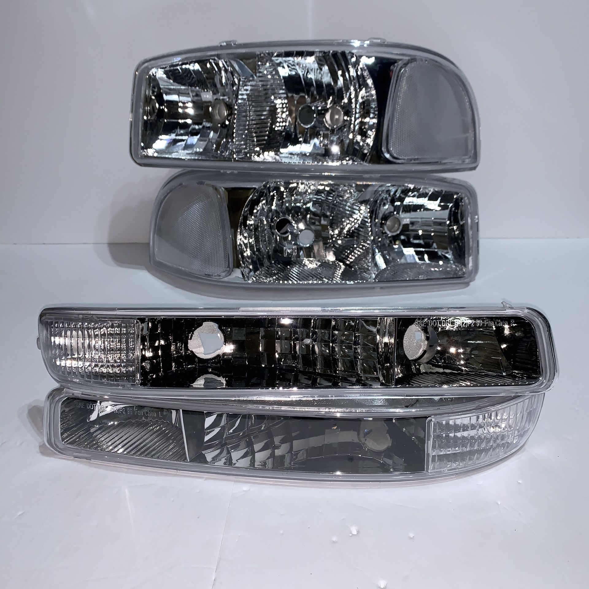 GMC Sierra / Yukon Headlights for 1999 to 2006