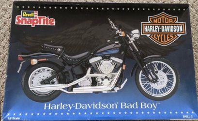 Revell 1996 Harley Davidson FXSTSB Bad Boy 1:8 Scale Model Skill Level 2- #7305