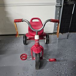 Radio Flyer Ready to Ride Red Tricyle Bike  with Streamers *Great Bridge*