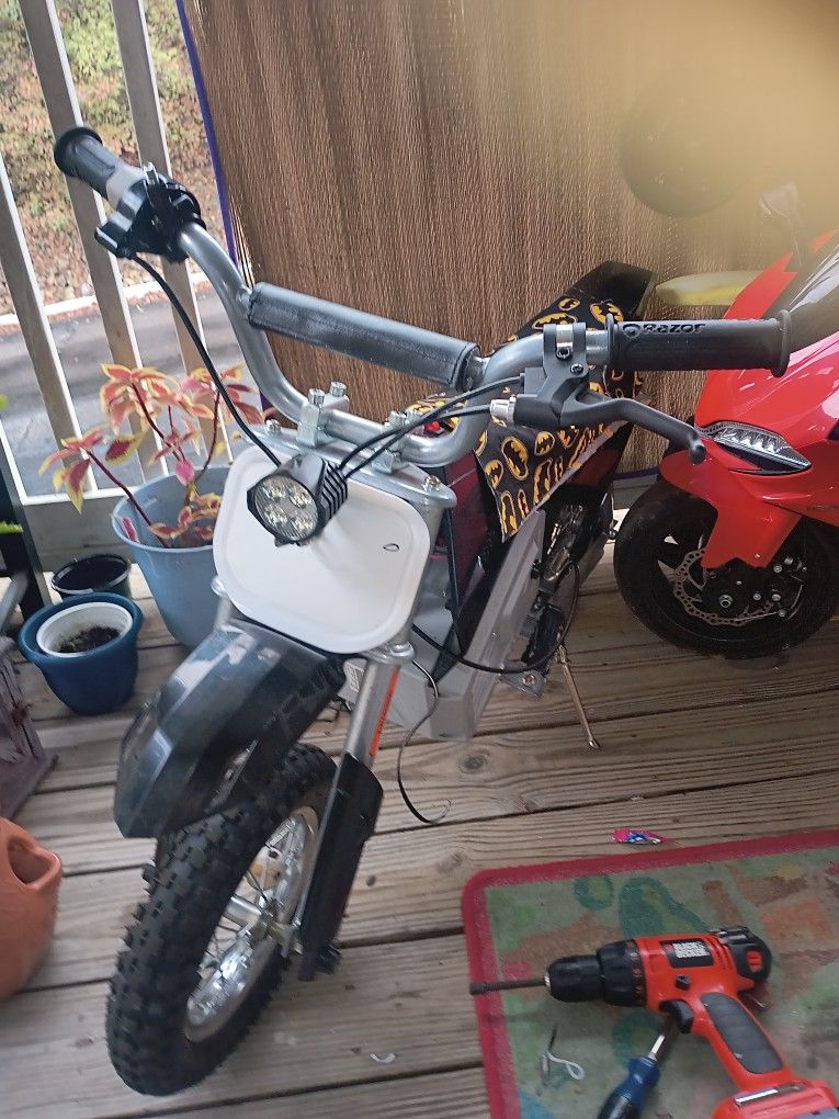 Two Razor Mx 350e