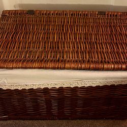 FURNITURE | Wicker Trunk with Liner