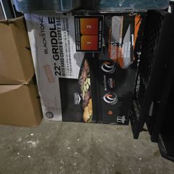 22" Blackstone Griddle W/ Hard Cover & Carry Bag