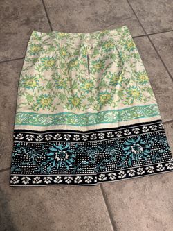 Ann Taylor Women Petite Skirt . Size 2P. Like New