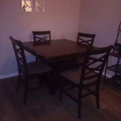 KITCHEN DINER ROOM TABLE AND CHAIRS