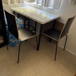 Kitchen Table & Chairs 