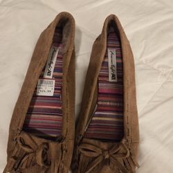 American Eagle Ladies Size 7 Moccasins