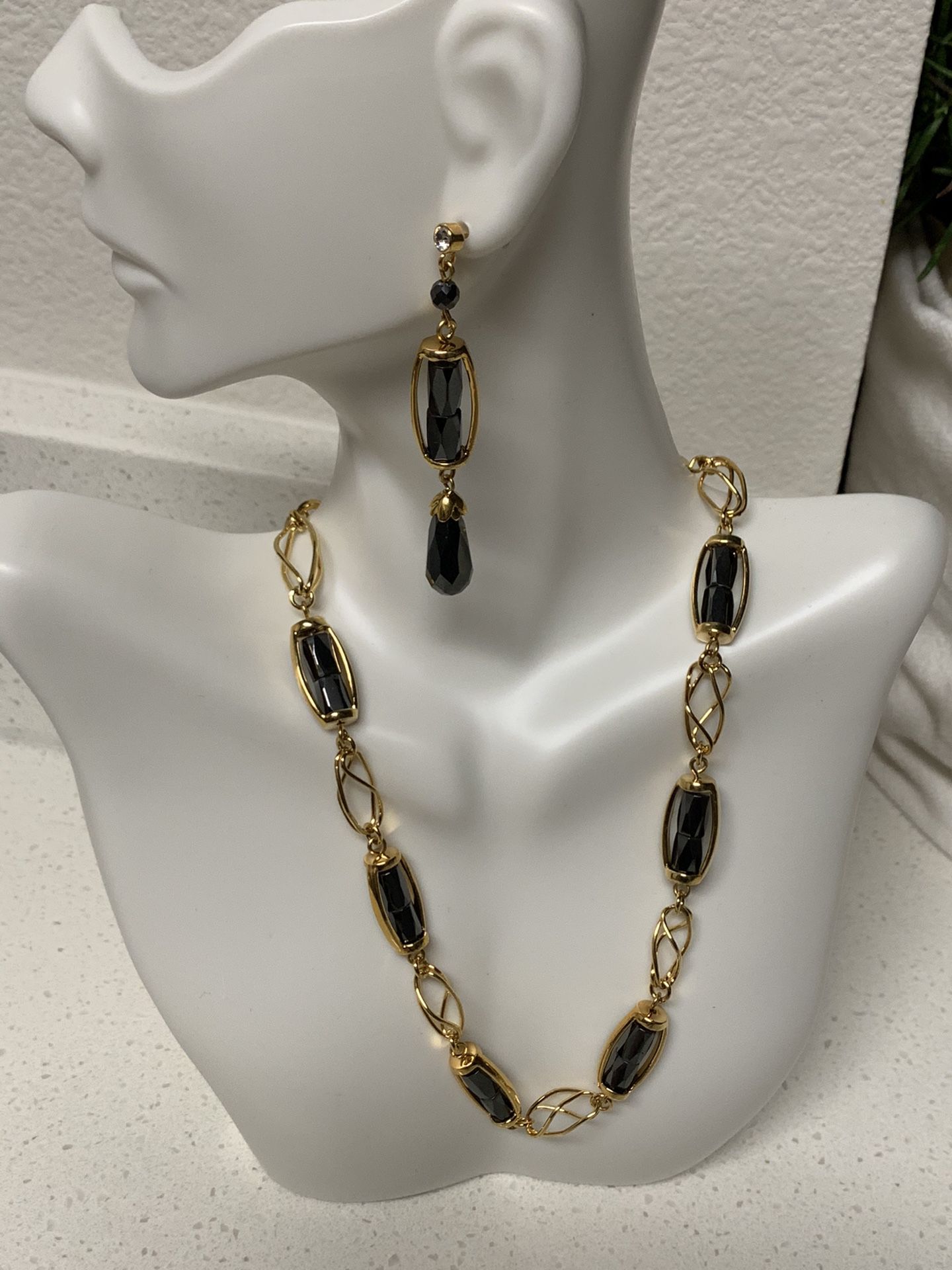 Fifth Avenue Collection Jewelry - NEW 30% off Hematite necklace and earrings set
