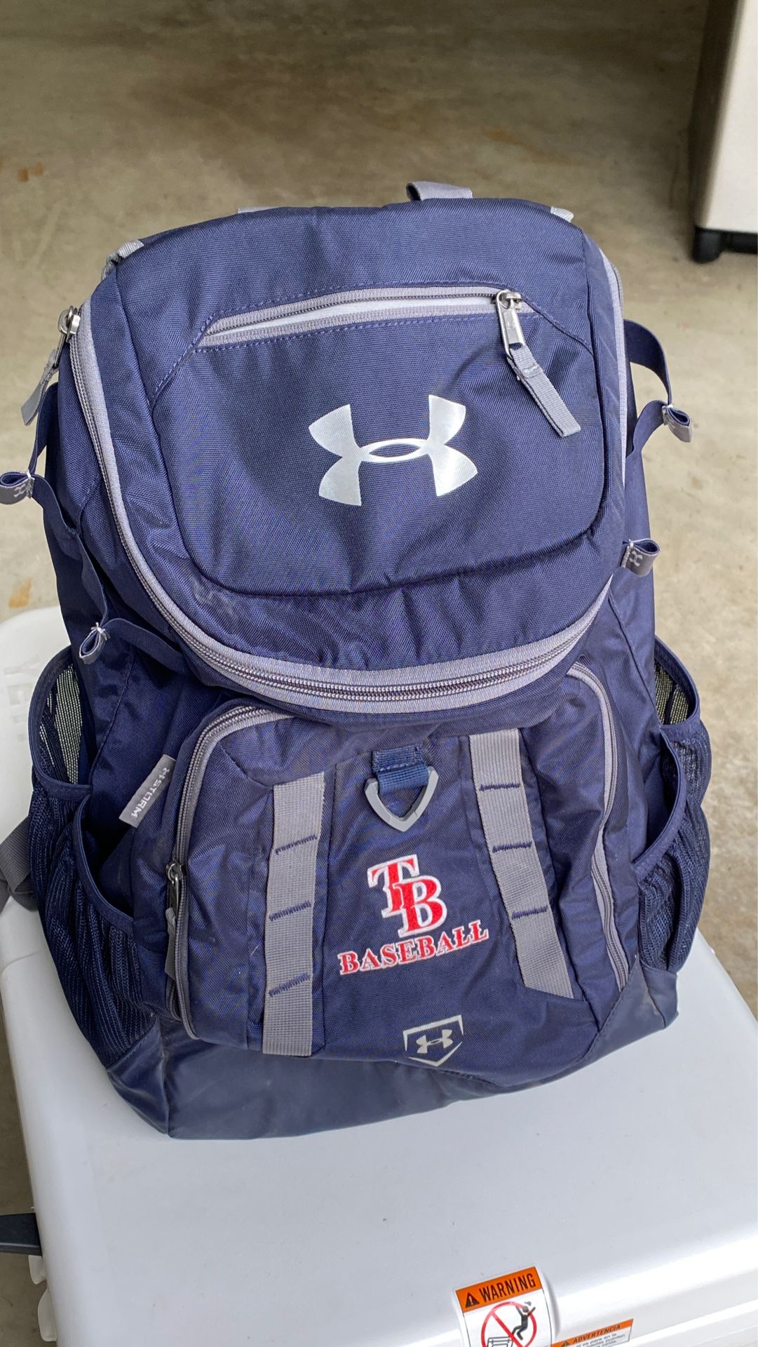 Baseball/softball bag for helmet, glove and bat