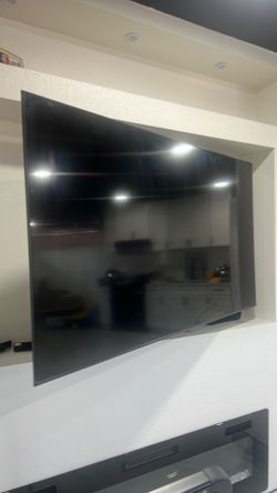Samsung 65” Q60A QLED 4K Smart TV – Excellent Condition