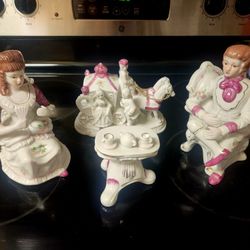 X4 Cemaric Pink & White Colonial Figurine Decor