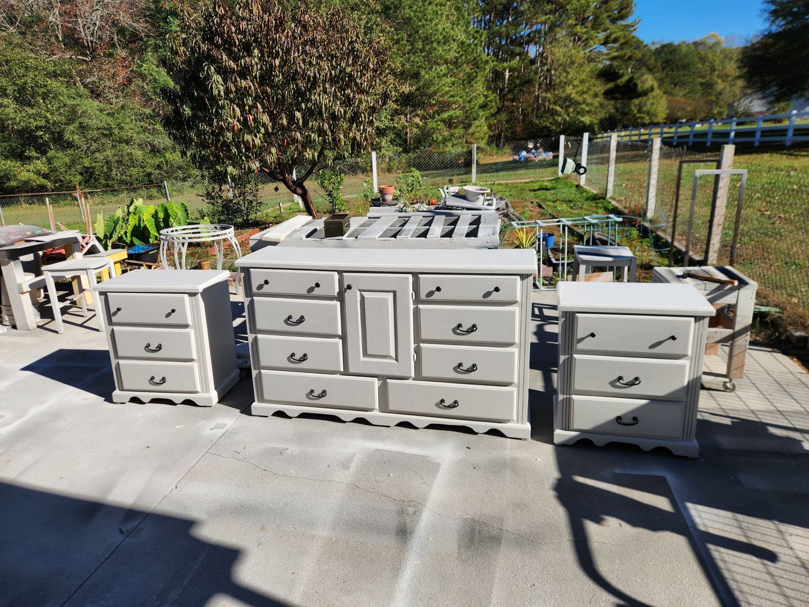 Large Dresser And Nightstands