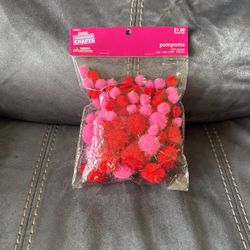 New In Package Valentine Crafts Pom Poms Balls Red Pink 100 Pieces Arts 