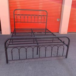 Metal Frame Queen 