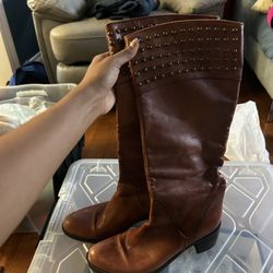 Brown leather boots 