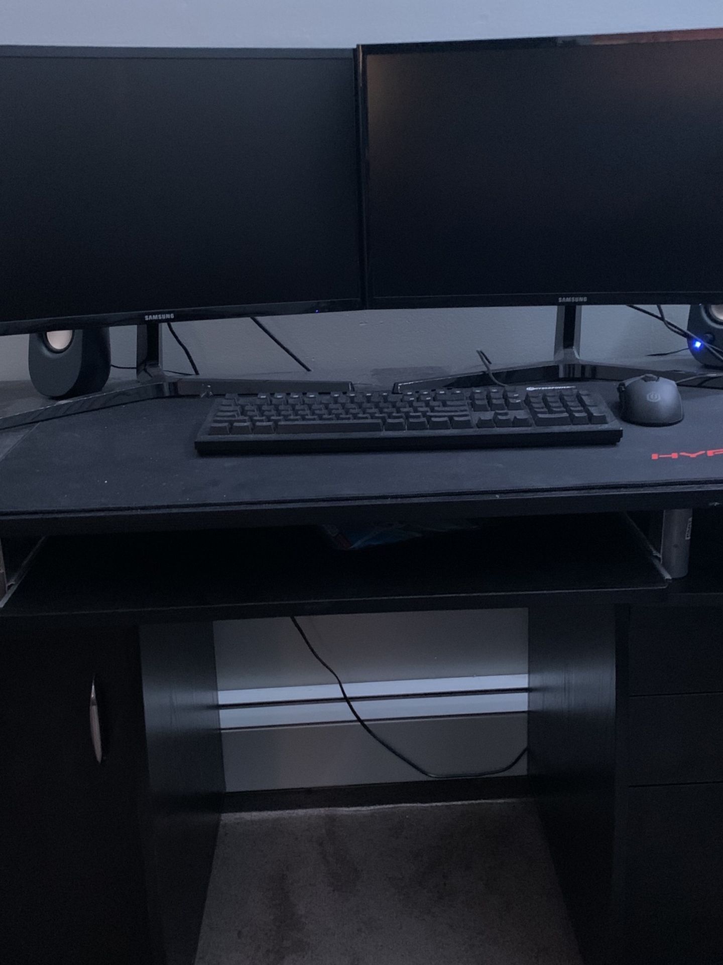 Gaming pc And monitors