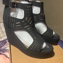 Women’s wedge size 8
