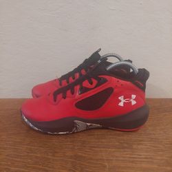 Under Armour Lockdown 6 Athletic Basketball Shoes 
Boy's Size 5Y