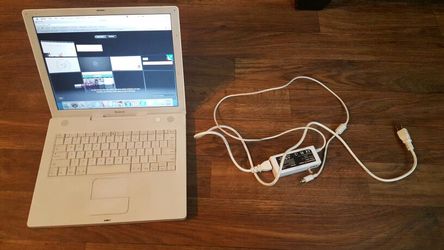 Macbook Laptop w new battery and charger
