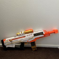 Nerf Ultra Pharaoh 35" White Blaster Gun & 10 Dart Clip