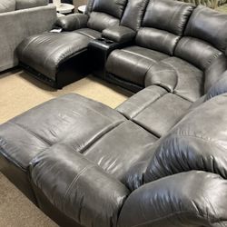 Stunning Stylish Reclining Sectional!
