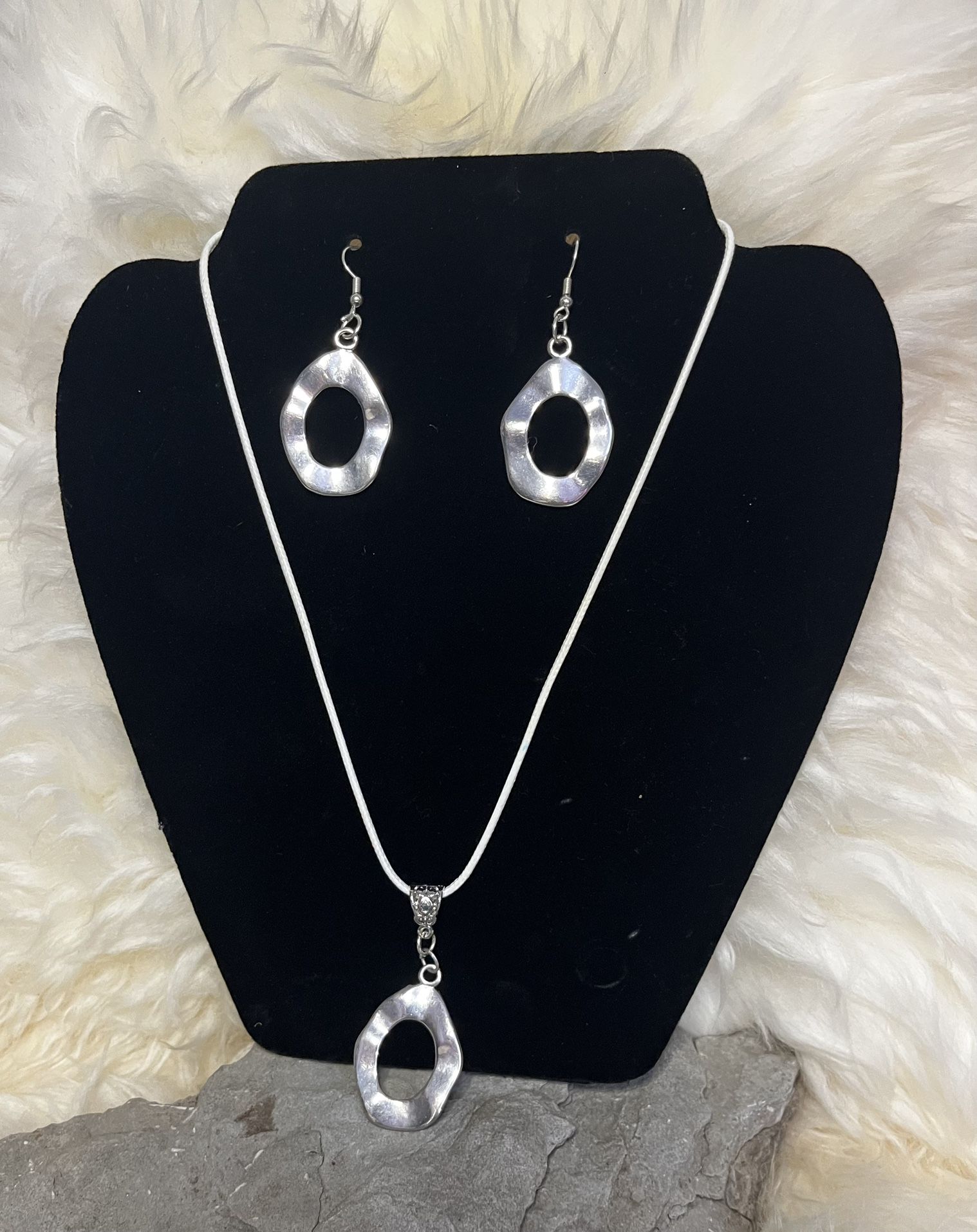 Necklace and earrings set