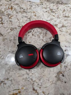 Noise cancelling Bluetooth headphones