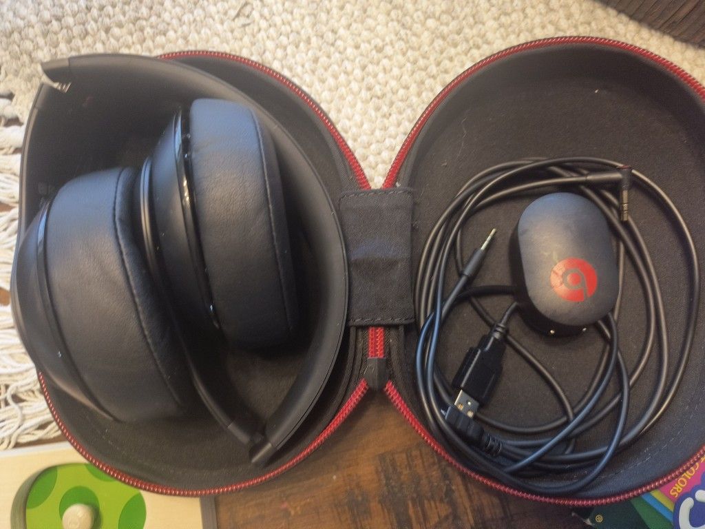 Beats by Dr. Dre Studio B0501 Wireless Over The Ear Headphones -