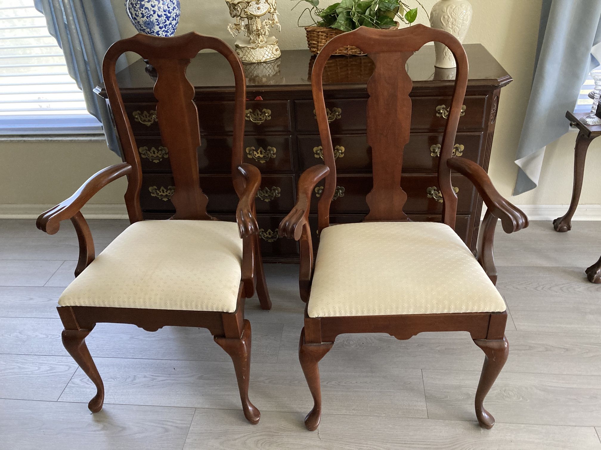 Pennsylvania House Dining Arm Chairs Cherry Queen Anne