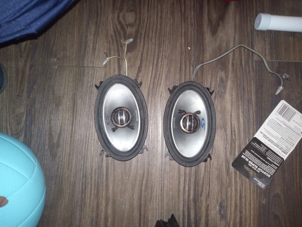 2 Alpine Speakers 