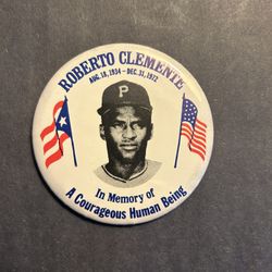 Vintage 1973 Roberto Clemente 3.5" Pin Pinback. Negotiable 