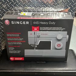 Singer 44S Heavy Duty Sewing Machine