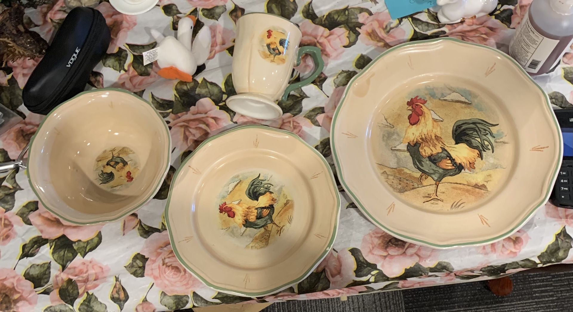 25 piece Gibson Royal Rooster Dinnerware Set