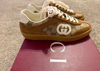 Women's Gucci  trainer with Interlocking G size 5.5