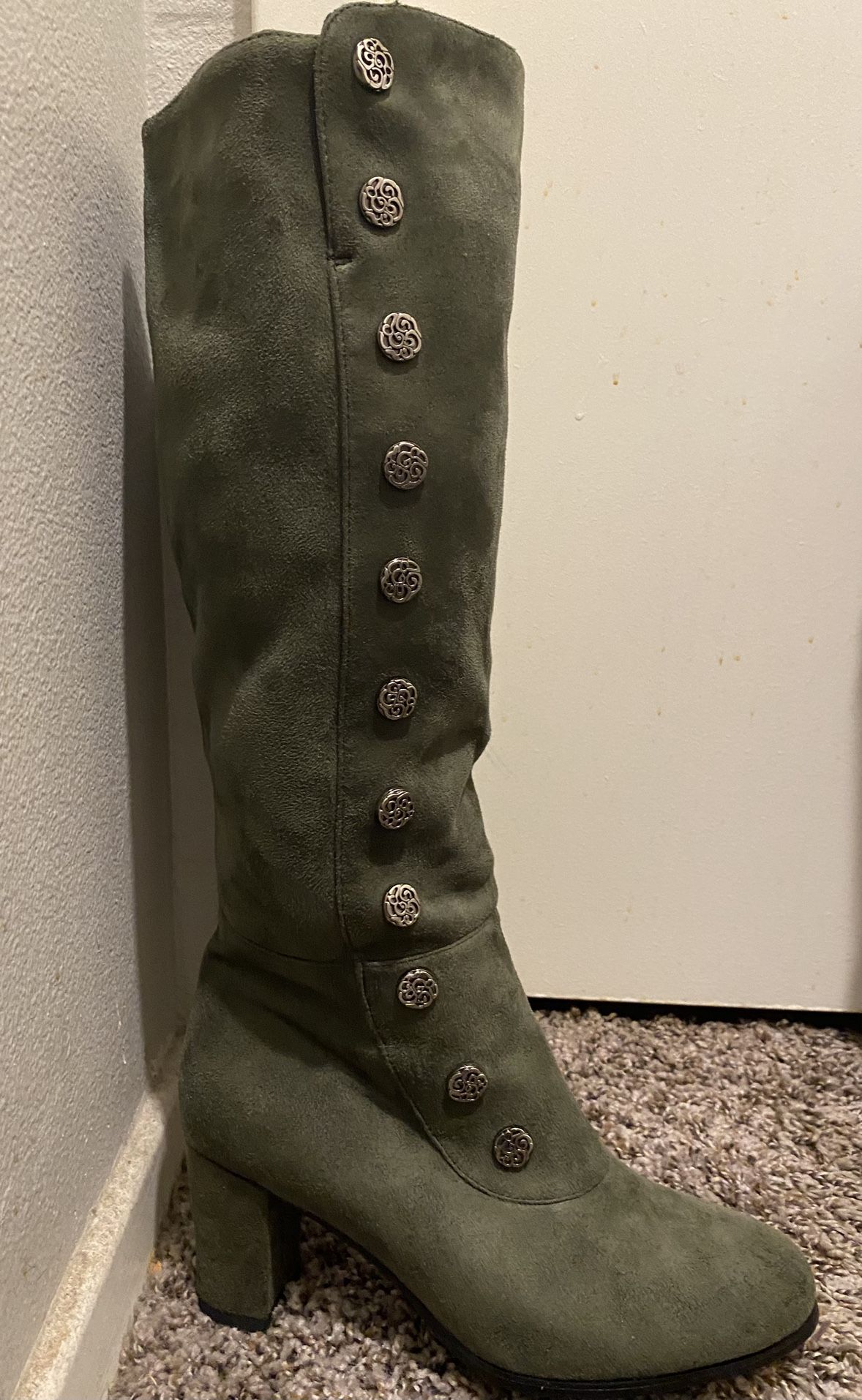 Women Boots Size 71/2