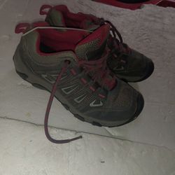 Keen woman's 6.5 leather trail shoes