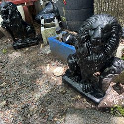 Two Black Loins Concrete decorations