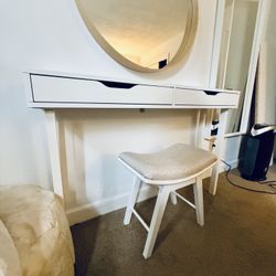 ✨ Modern White Vanity / Desk Set w/ Stool – Like New ✨