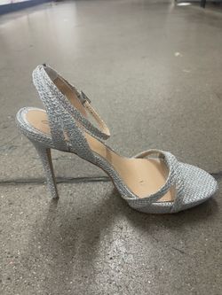 Jewel Badgley Mischka