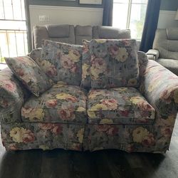 Floral love seat