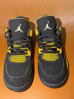 Boys Air Jordan 4 Thunder Size 2.5Y