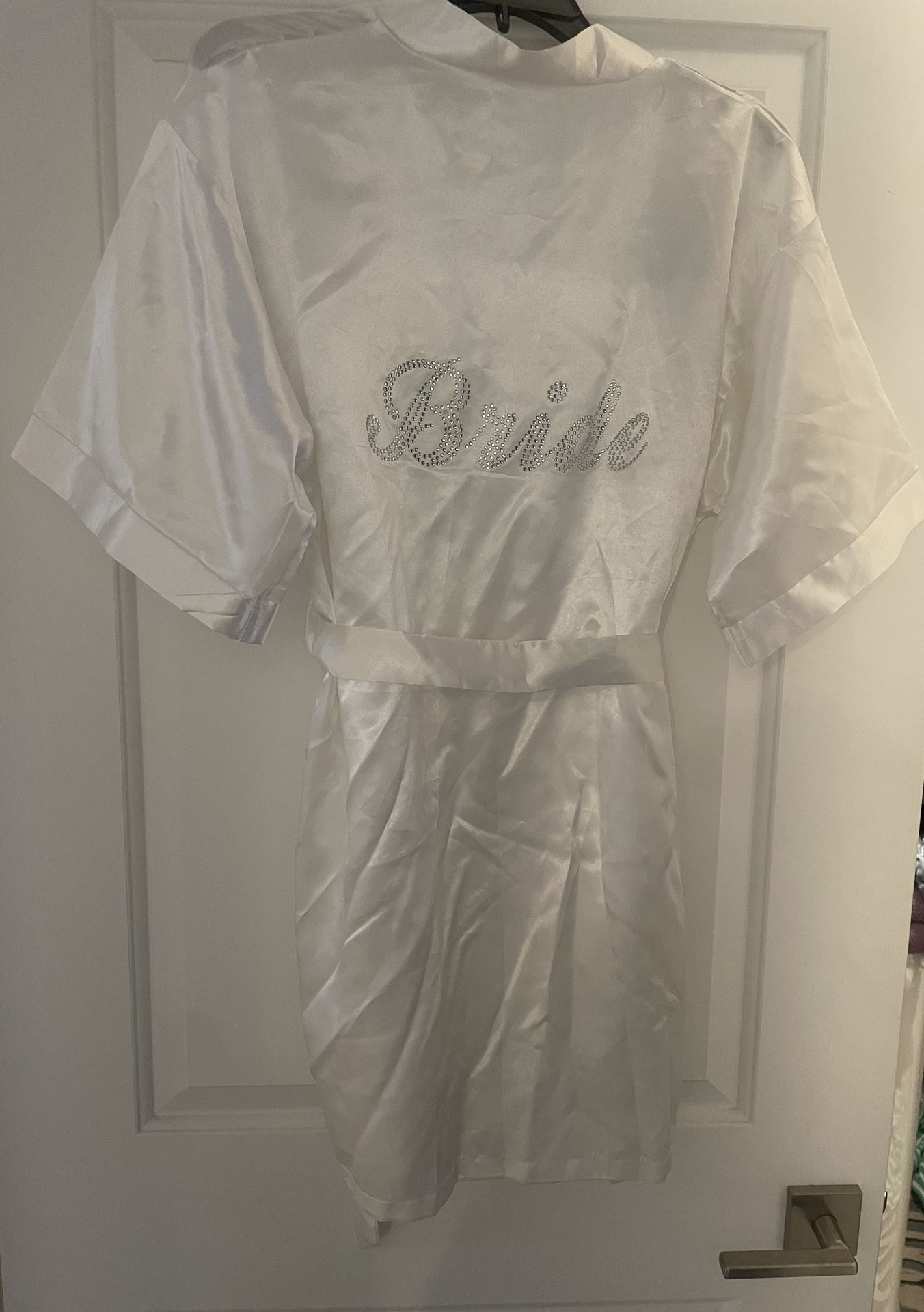 NWOT White Bride Robe With Rhinestones 